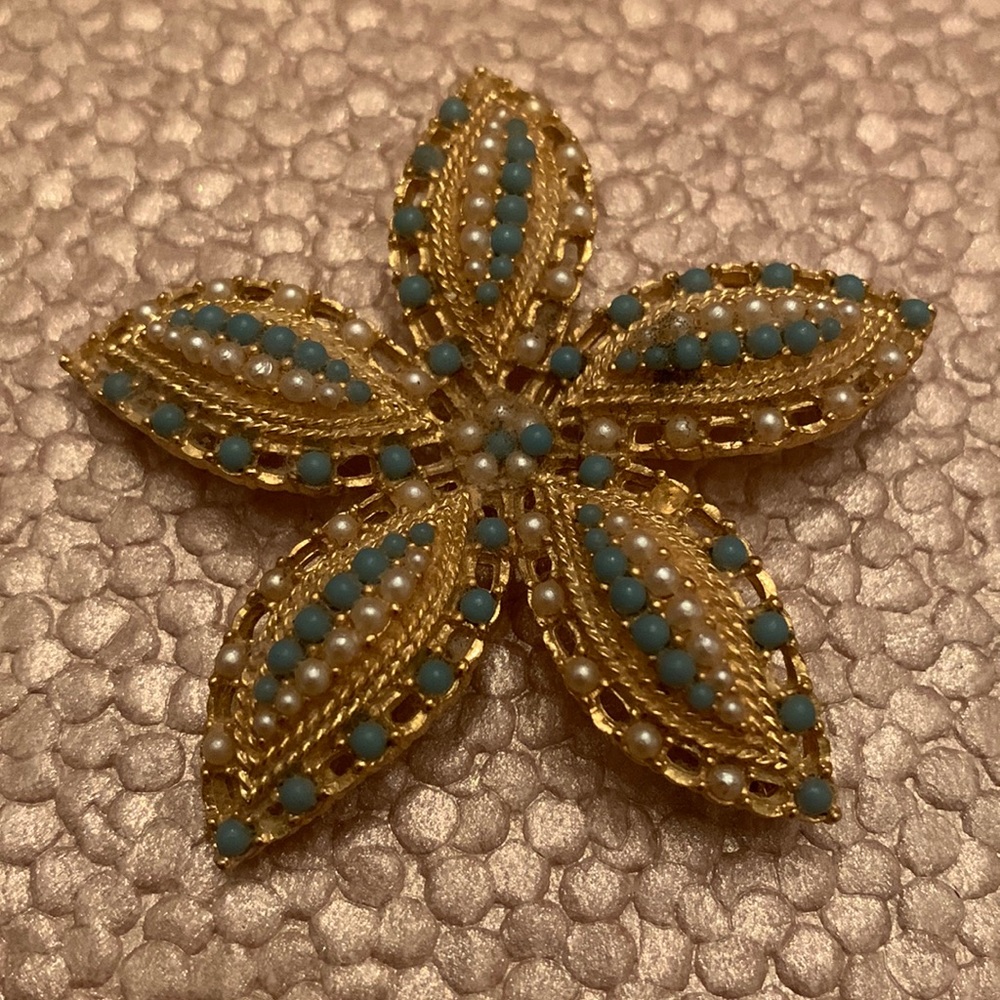 Vintage Rare Unique signed Sarah Coventry starfish pin.